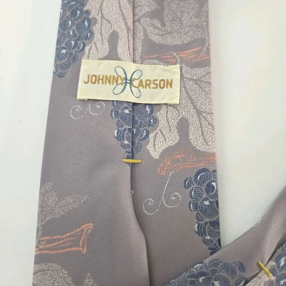 VTG Johnny Carson Tie Mens Grapes Wine Vineyard Gray Polyester Dress Tie Purple